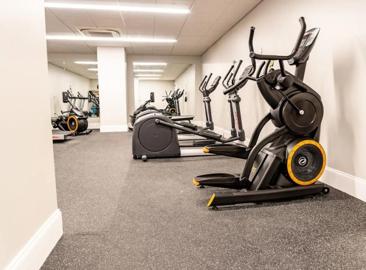 Apartment Hostwise Stays - The Washington At Chatham - Free Parking, Private Gym, Skyline Views! Pittsburgh