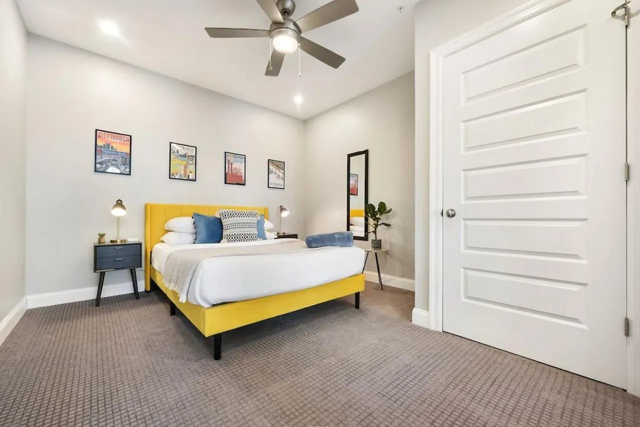 Apartment Hostwise Stays - The Washington At Chatham - Free Parking, Private Gym, Skyline Views! Pittsburgh