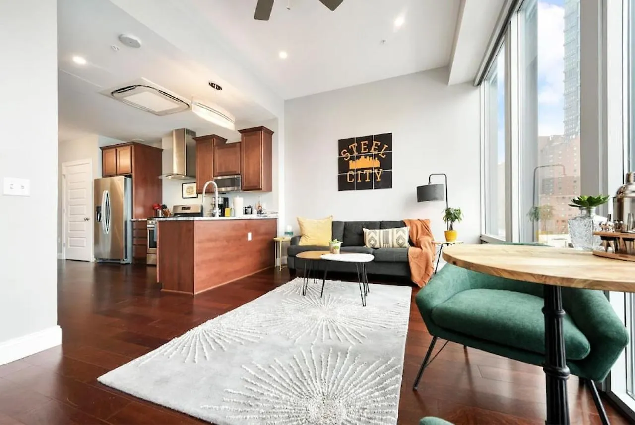 Hostwise Stays - The Washington At Chatham - Free Parking, Private Gym, Skyline Views! Pittsburgh United States