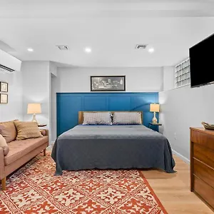 Trendy & Hip South Side Walk To Downtown Apartment